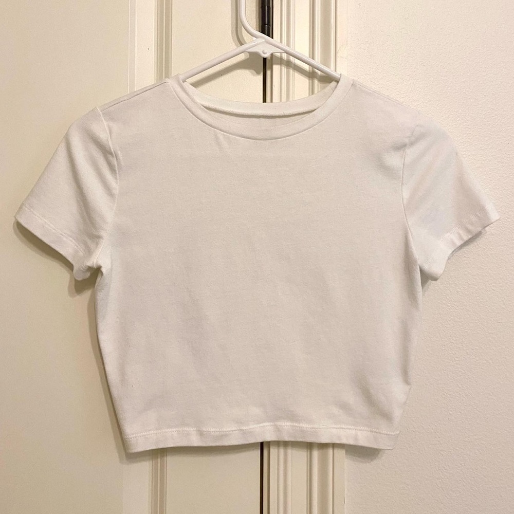 white crop top!!